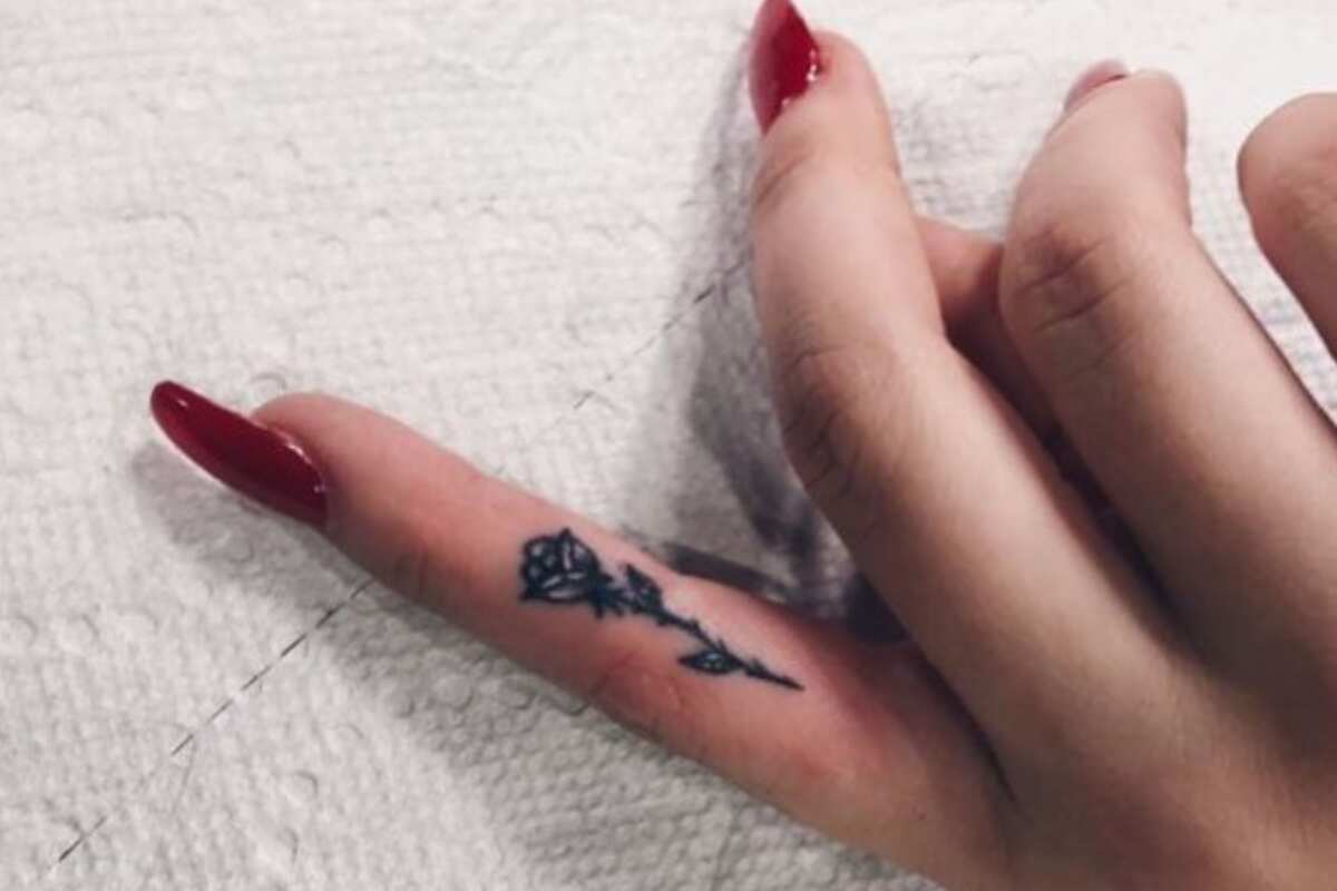 55 Most Beautiful Tiny Tattoo Ideas For Girls | Finger tattoos, Finger  tattoo for women, Finger tattoo designs